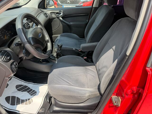 FORD FOCUS GHIA ESTATE 1.6 PETROL SPANISH LHD IN SPAIN 101000 MILES SUPERB 2003